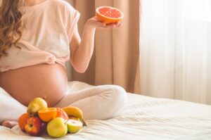 Owoce i warzywa w ciąży - jakie jeść, a jakich unikać?